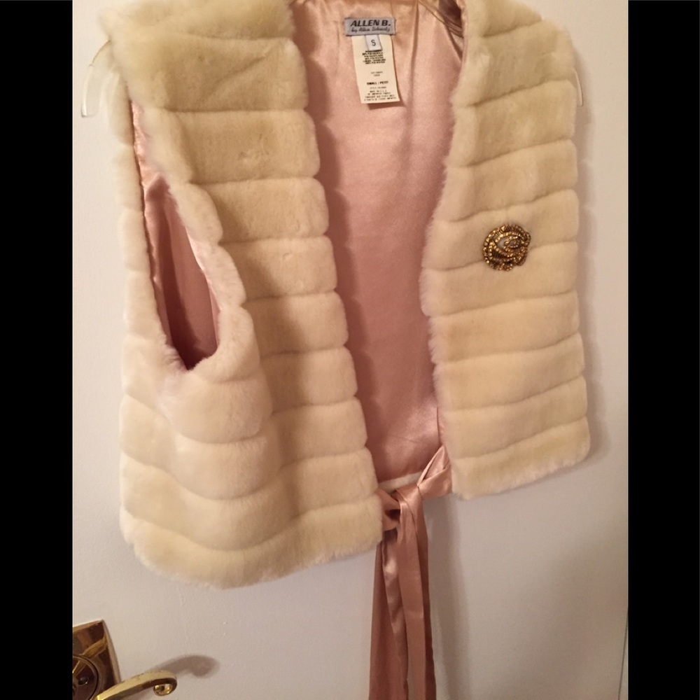 Stunning fur vest - Picture 2 of 6